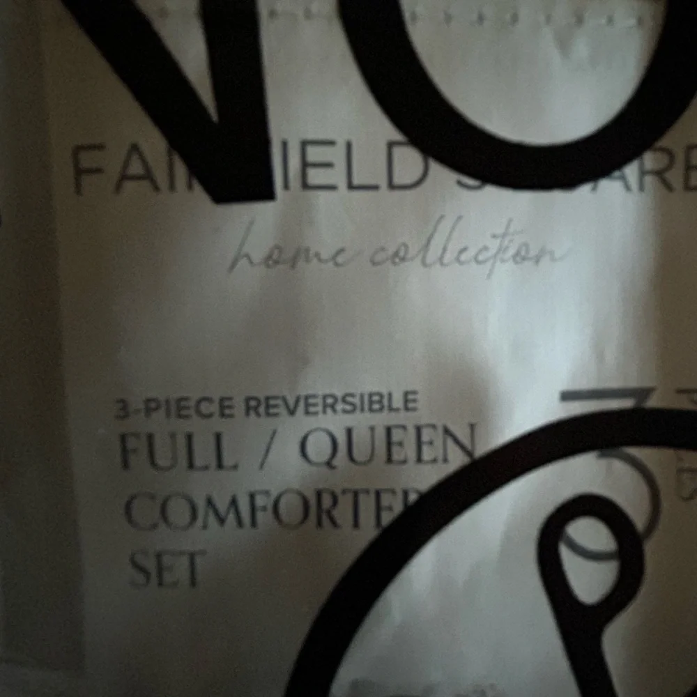 NWT Elegant Full / Queen Floral Comforter Set - White and Pink